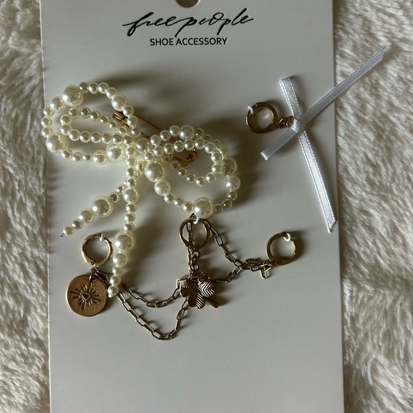 Free People Pearl and Gold Shoe Accessories - Picture 2 of 3